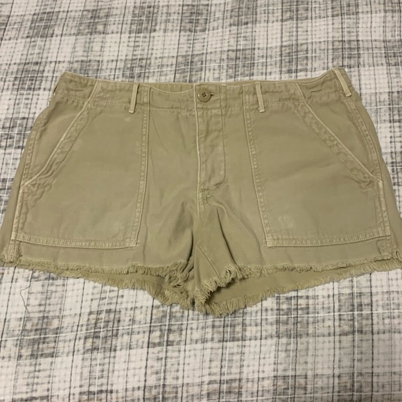 American eagle outfitters size 8 raw hem khaki cargo shorts - Picture 1 of 2